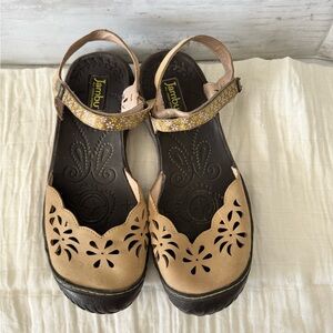 Jambu Women's Beige Sandals